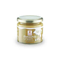 Vasetto di crema di pistacchio artigianale con etichetta, prodotto tipico siciliano su sfondo chiaro